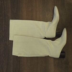 The knee high boot bone W9